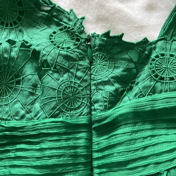 CATHERINE MALANDRINO COCKTAIL DRESS IN EMERALD GREEN SILK, SZ 8 - Picture 11 of 11